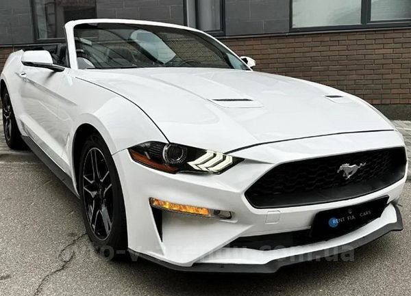 Оренда авто Ford Mustang GT white кабріолет з водієм. Прокат кабріолета Форд Мустанг GT білий без водія у Києві
