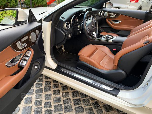 Оренда авто Mercedes Benz C300  кабріолет з водієм. Прокат кабріолета Мерседес C300 без водія у Києві