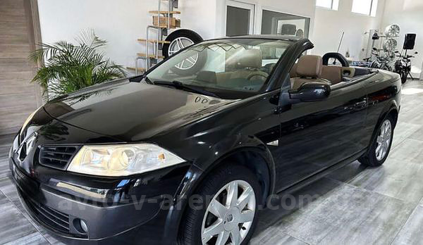 Оренда кабріолету Renault Megane чорний