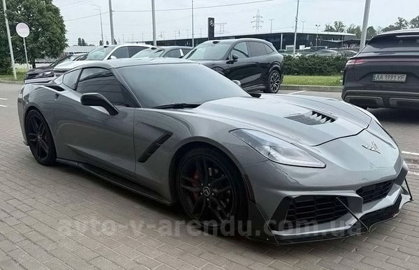 Оренда автомобіля Chevrolet Corvette Targa на відеозйомку та фотосесією з водієм. Прокат авто Chevrolet Corvette Targa без водія у Києві