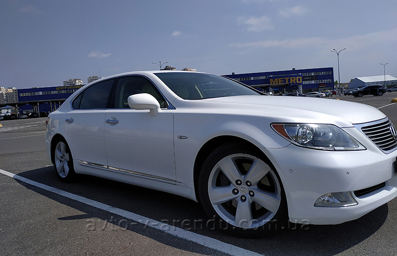 Оренда авто з водієм Lexus LS460 білий