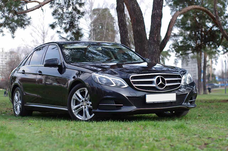 Оренда авто з водієм у Києві Mercedes-Benz W212 чорний new