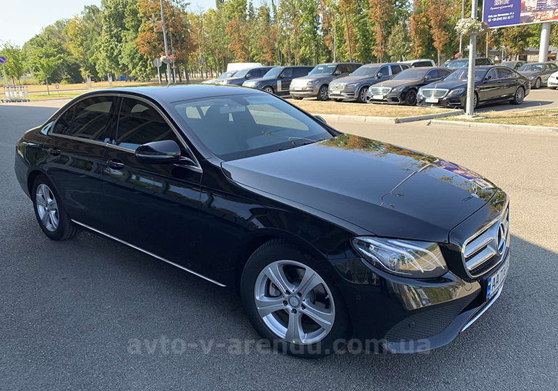 Оренда авто з водієм  Mercedes-Benz W213 чорний