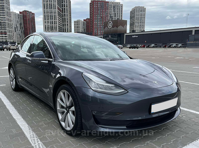 Оренда електромобіля TESLA Model 3 Long range графіт з водієм у Києві