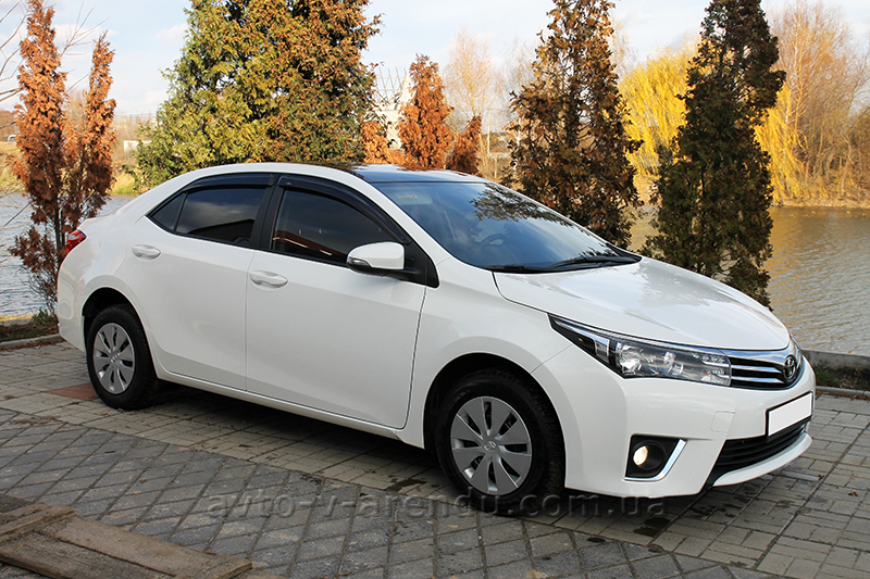 Оренда авто з водієм у Києві Toyota Corolla 2016 біла
