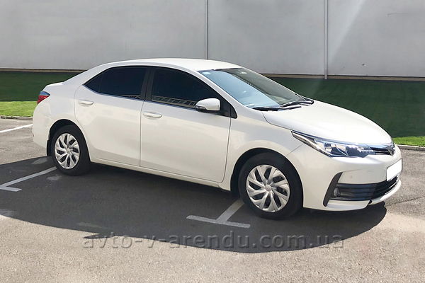 Оренда авто з водієм у Києві Toyota Corolla 2018 біла