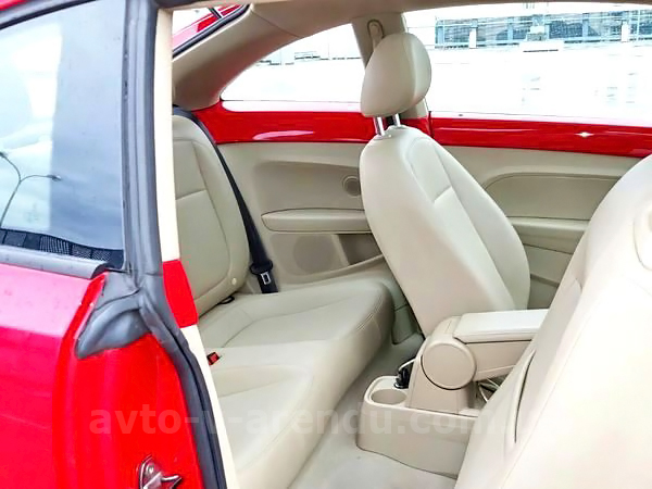 Оренда авто Volkswagen Beetle red з водієм у Києві