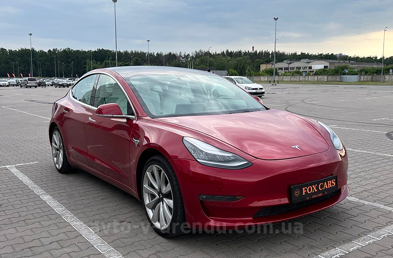 Оренда авто на зйомки TESLA Model 3 75D червона