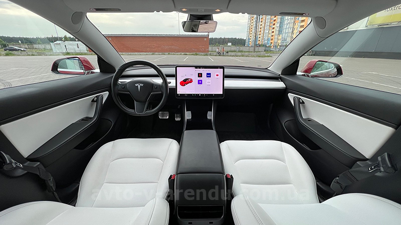 Оренда електромобіля TESLA Model 3 75D червона