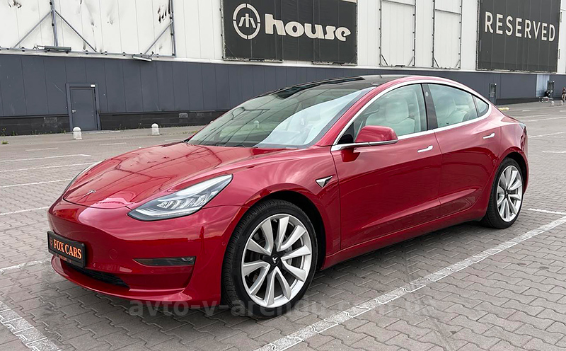Оренда електромобіля TESLA Model 3 75D червона