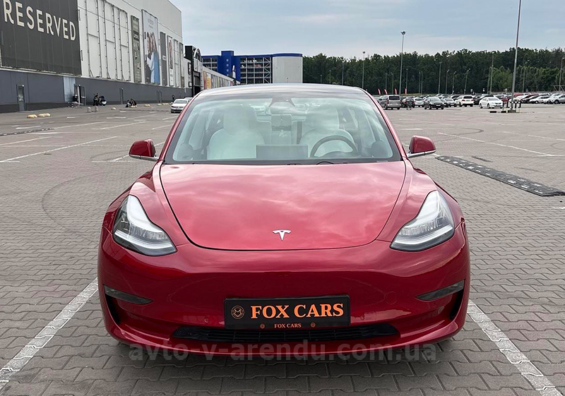 Оренда електромобіля TESLA Model 3 75D червона