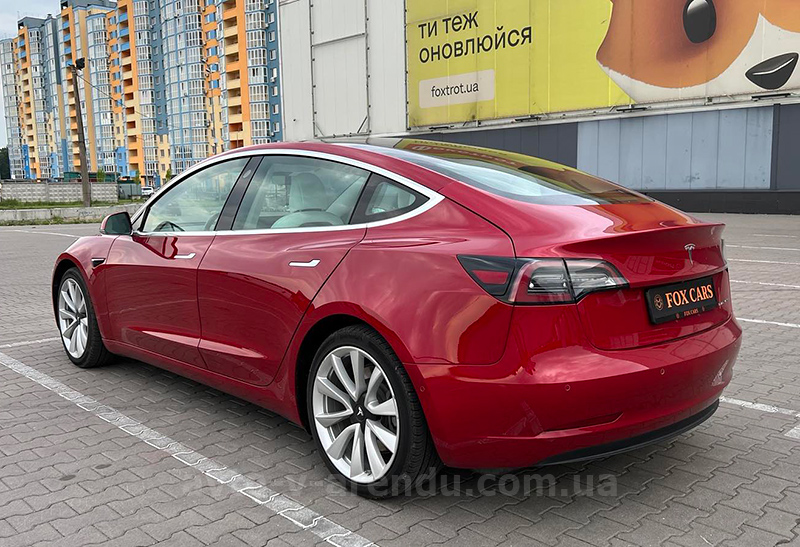 Оренда електромобіля TESLA Model 3 75D червона