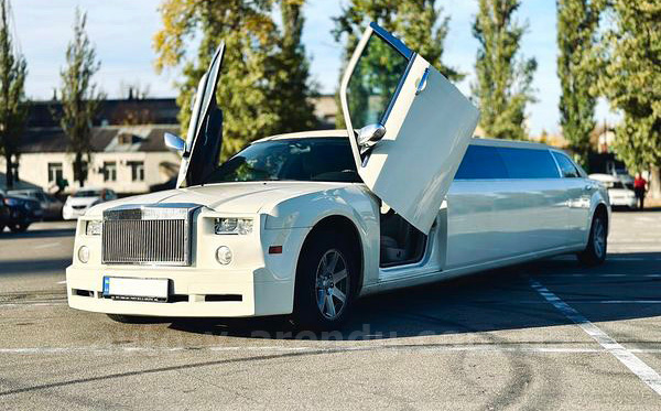 Оренда лімузину Chrysler 300C Rolls-Royse Phantom Tiffani