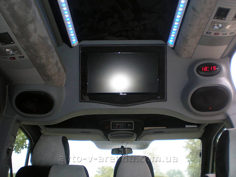 Оренда мікроавтобуса з водієм у Києві Mercedes Sprinter silver на 12 місць