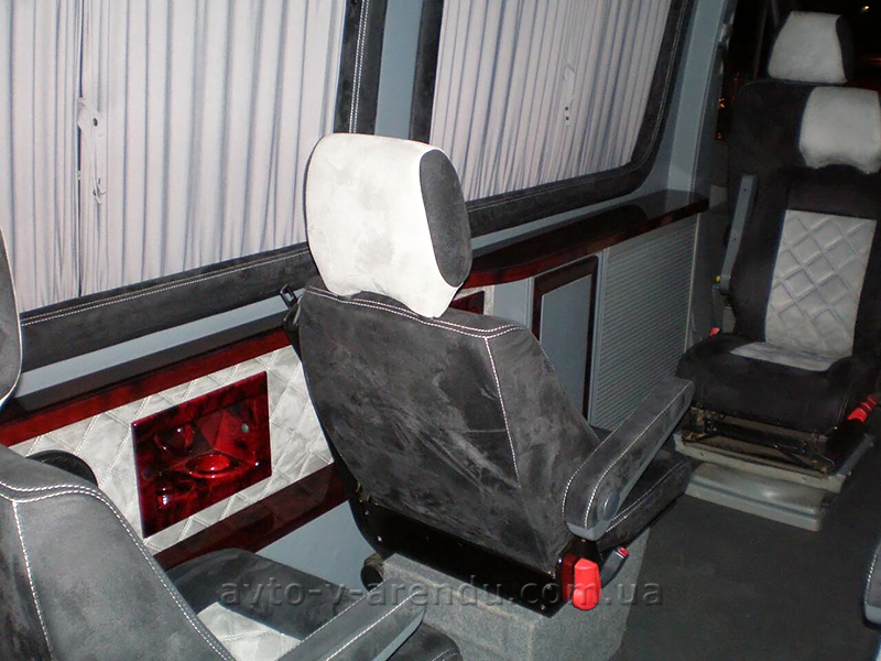 Оренда мікроавтобуса з водієм у Києві Mercedes Sprinter silver на 12 місць