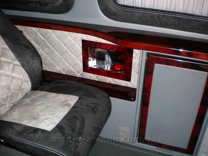 Оренда мікроавтобуса з водієм у Києві Mercedes Sprinter silver на 12 місць