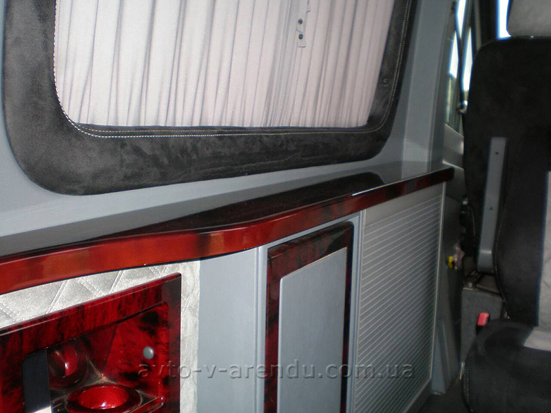 Оренда мікроавтобуса з водієм у Києві Mercedes Sprinter silver на 12 місць