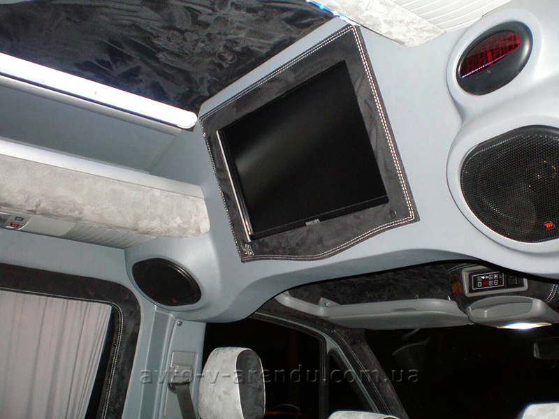 Оренда мікроавтобуса з водієм у Києві Mercedes Sprinter silver на 12 місць