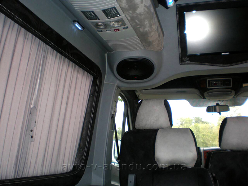 Оренда мікроавтобуса з водієм у Києві Mercedes Sprinter silver на 12 місць