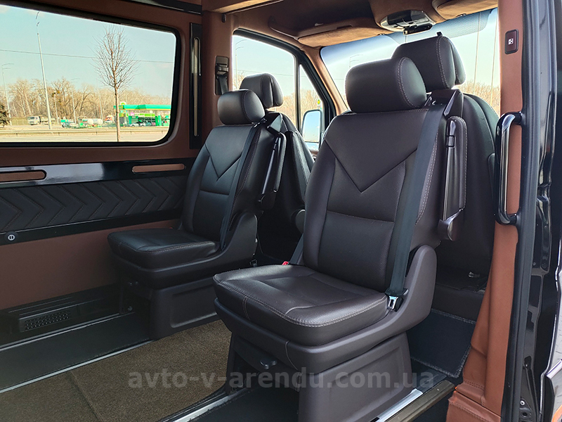 Оренда мікроавтобуса в Європу Mercedes Sprinter VIP чорний на 8 місць