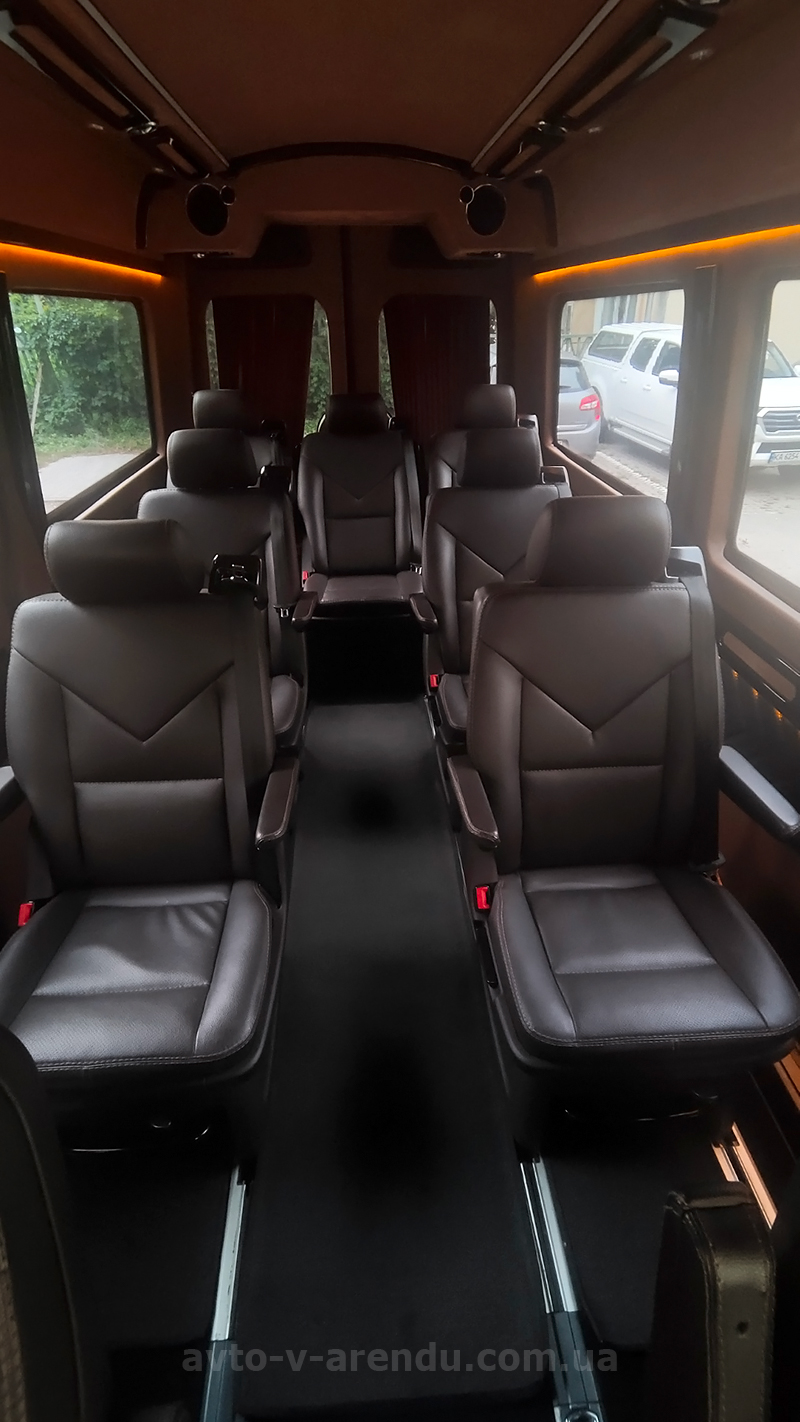 Оренда мікроавтобуса в Європу Mercedes Sprinter VIP чорний на 8 місць