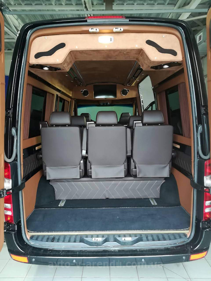 Оренда мікроавтобуса в Європу Mercedes Sprinter VIP чорний на 8 місць