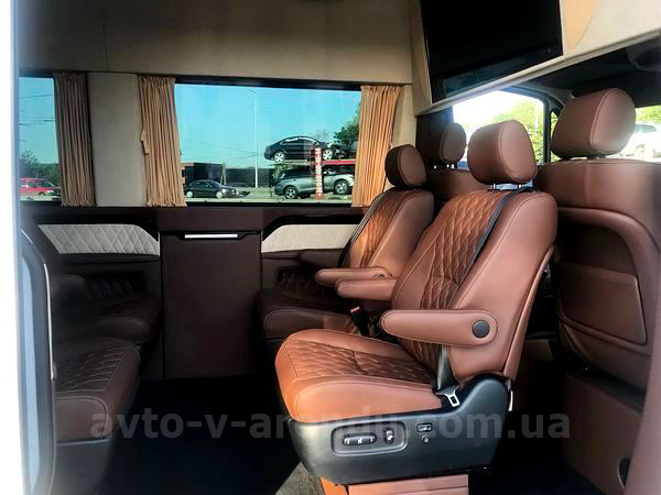 Оренда віп мікроавтобуса Mercedes Sprinter VIP білий на 8 місць з водієм і без водія у Києві