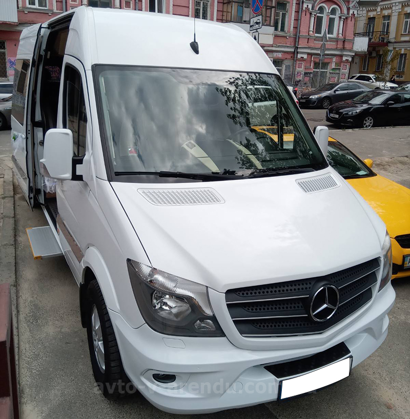 Оренда мікроавтобуса з водієм Mercedes Sprinter 8 місць