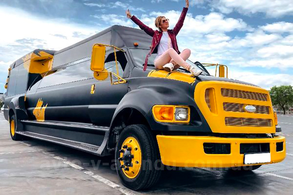 Оренда Party Bus Паті Бас Лімузин Ford F-650 у Києві