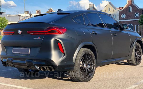 Оренда позашляховика BMW X6 M50d з водієм. Прокат джипу БМВ X6 M50d без водія у Києві