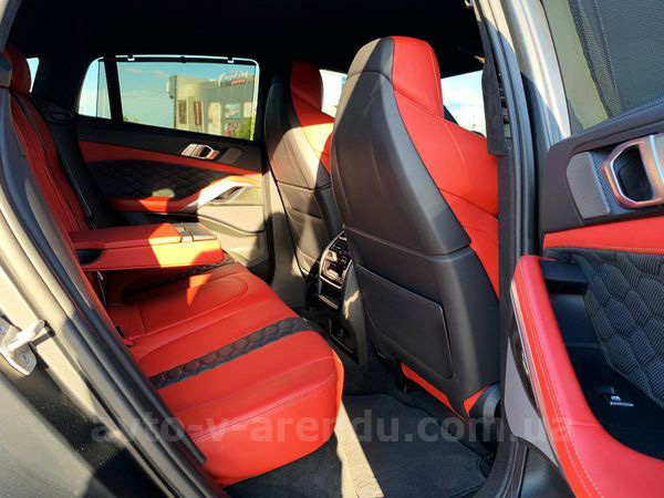 Оренда позашляховика BMW X6 M50d з водієм. Прокат джипу БМВ X6 M50d без водія у Києві