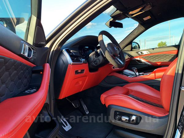 Оренда позашляховика BMW X6 M50d з водієм. Прокат джипу БМВ X6 M50d без водія у Києві