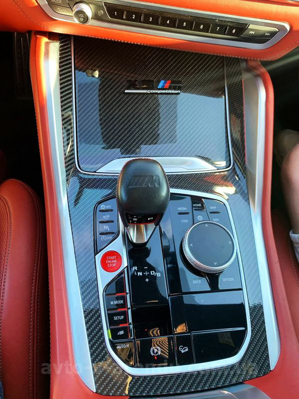 Оренда позашляховика BMW X6 M50d з водієм. Прокат джипу БМВ X6 M50d без водія у Києві