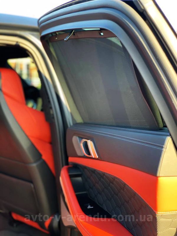 Оренда позашляховика BMW X6 M50d з водієм. Прокат джипу БМВ X6 M50d без водія у Києві