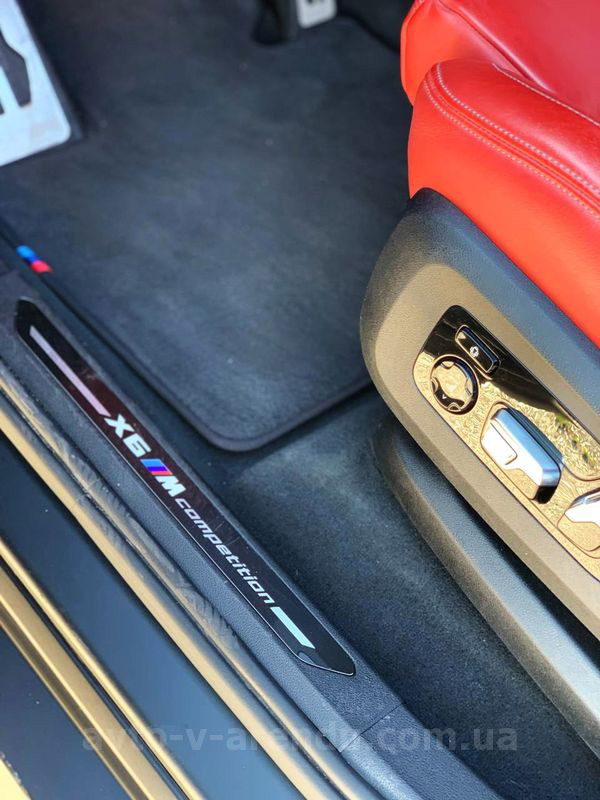 Оренда позашляховика BMW X6 M50d з водієм. Прокат джипу БМВ X6 M50d без водія у Києві