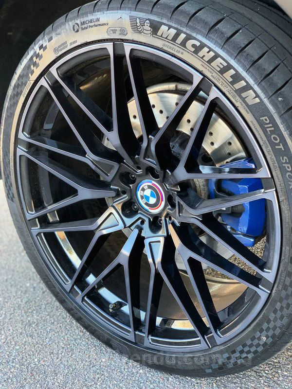 Оренда позашляховика BMW X6 M50d з водієм. Прокат джипу БМВ X6 M50d без водія у Києві