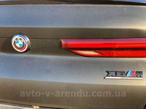 Оренда позашляховика BMW X6 M50d з водієм. Прокат джипу БМВ X6 M50d без водія у Києві
