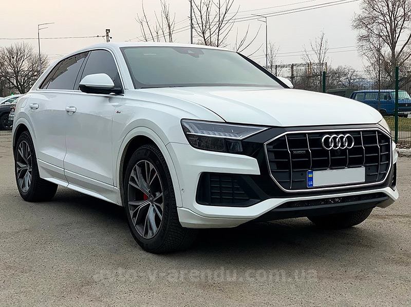 Оренда позашляховика з водієм Audi Q8  S Line білий