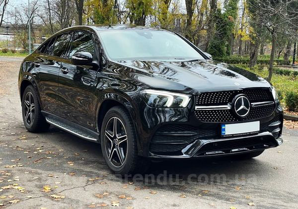 Оренда позашляховика Mercedes Benz GLE 350D Coupe чорний з водієм у Києві
