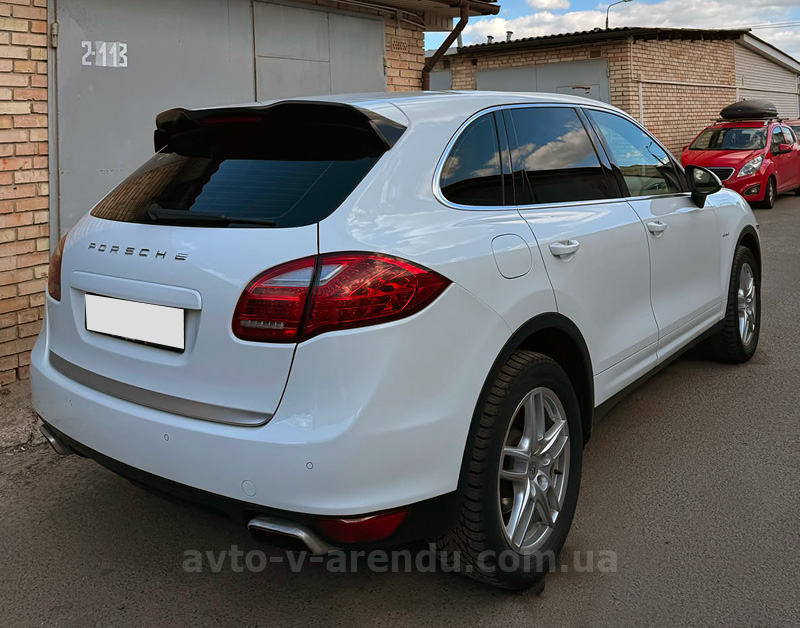Оренда позашляховика джипа Porsche Cayenne білий з водієм у Києві