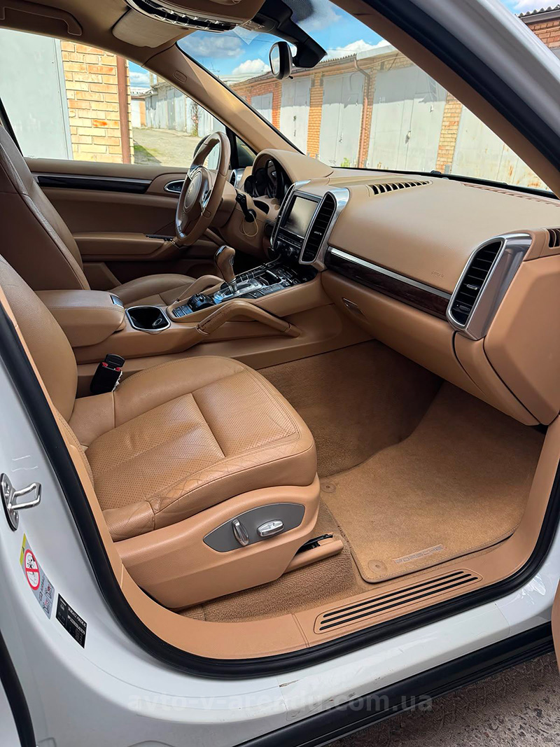 Оренда позашляховика джипа Porsche Cayenne білий з водієм у Києві