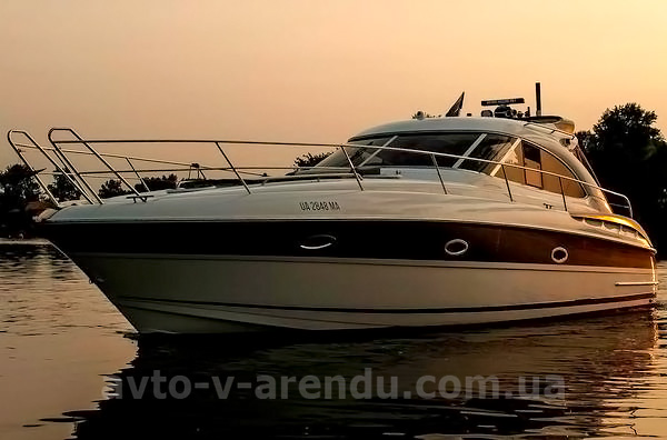 Оренда моторної яхти  Bavaria 37 Sport HT VIP  у Києві на День народження, прогулянок по Дніпру, фотосесій та відеозйомок. Оренда катера Zaferano Zoloche