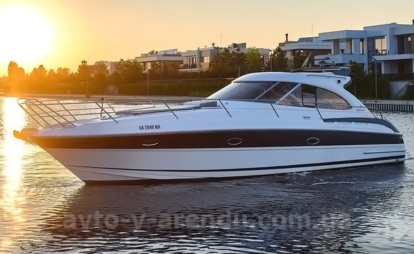 Оренда моторної яхти  Bavaria 37 Sport HT VIP  у Києві на День народження, прогулянок по Дніпру, фотосесій та відеозйомок. Оренда катера Zaferano Zoloche