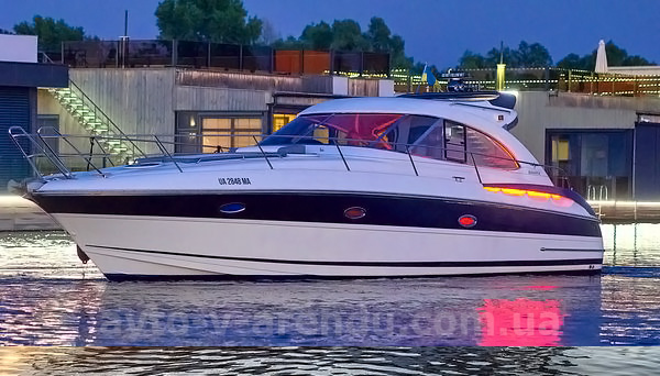 Оренда моторної яхти  Bavaria 37 Sport HT VIP  у Києві на День народження, прогулянок по Дніпру, фотосесій та відеозйомок. Оренда катера Zaferano Zoloche