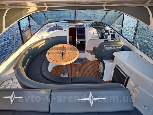 Оренда моторної яхти  Bavaria 37 Sport HT VIP  у Києві на День народження, прогулянок по Дніпру, фотосесій та відеозйомок. Оренда катера Zaferano Zoloche
